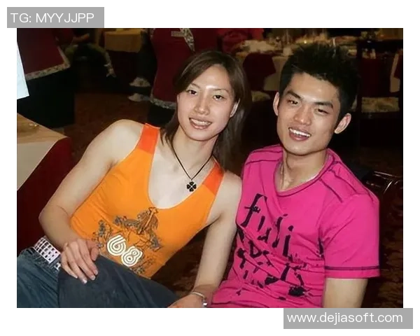 林丹妻儿西班牙玩耍，9岁儿子头上俩旋，腿细又长，看着能长到190